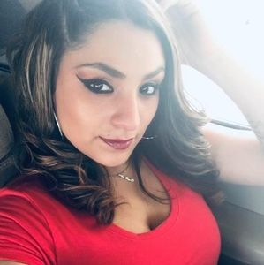 Meet your Posher, Yvette